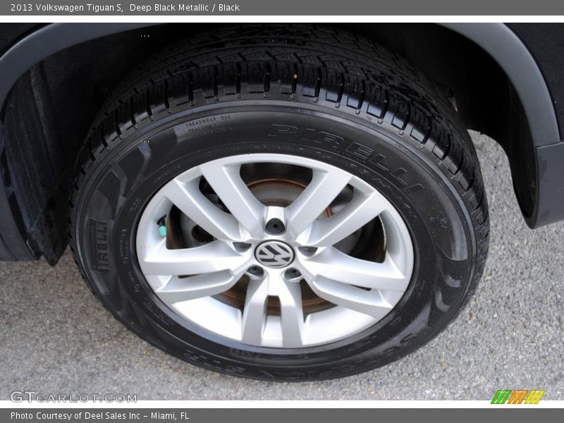 Deep Black Metallic / Black 2013 Volkswagen Tiguan S