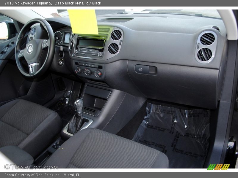 Deep Black Metallic / Black 2013 Volkswagen Tiguan S