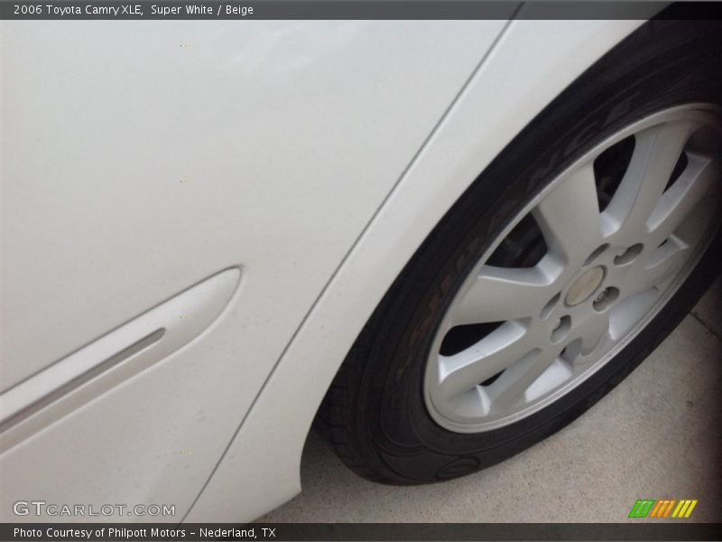 Super White / Beige 2006 Toyota Camry XLE