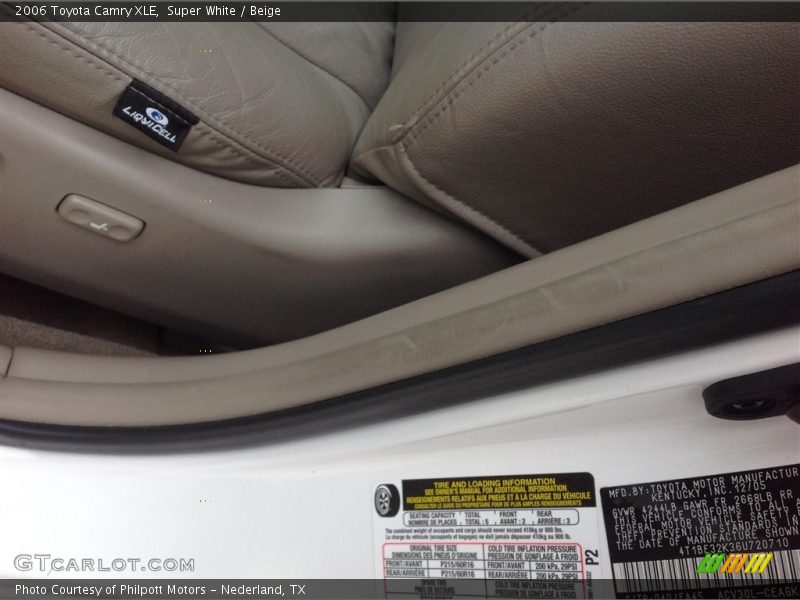 Super White / Beige 2006 Toyota Camry XLE