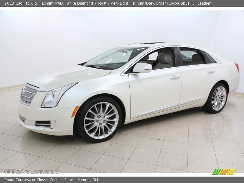 Front 3/4 View of 2013 XTS Platinum AWD