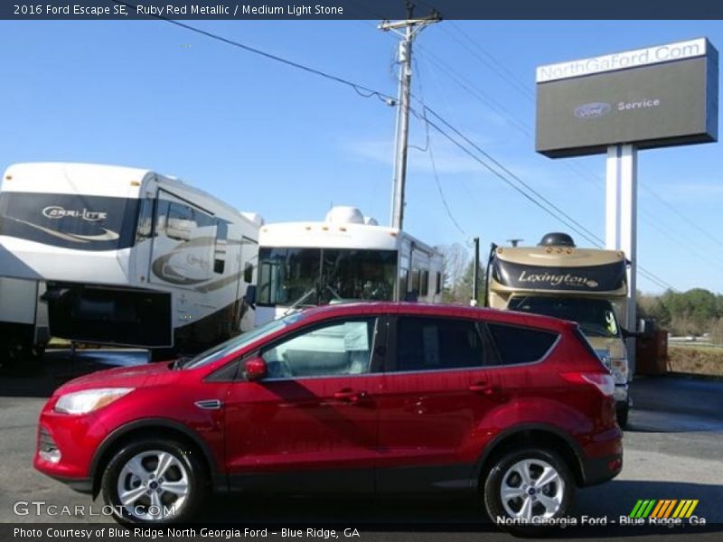 Ruby Red Metallic / Medium Light Stone 2016 Ford Escape SE