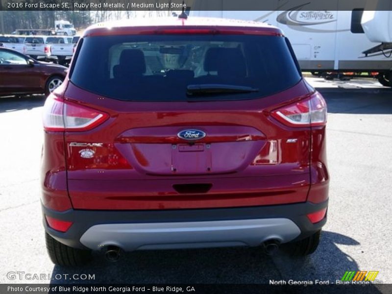 Ruby Red Metallic / Medium Light Stone 2016 Ford Escape SE