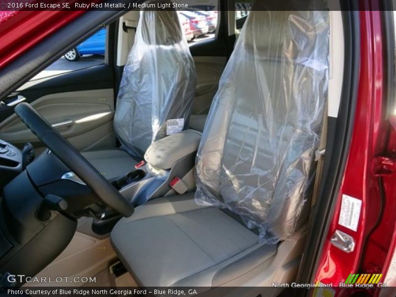 Ruby Red Metallic / Medium Light Stone 2016 Ford Escape SE