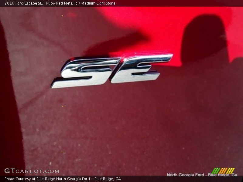 Ruby Red Metallic / Medium Light Stone 2016 Ford Escape SE