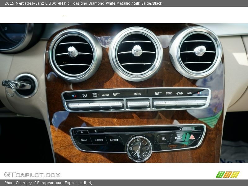 designo Diamond White Metallic / Silk Beige/Black 2015 Mercedes-Benz C 300 4Matic