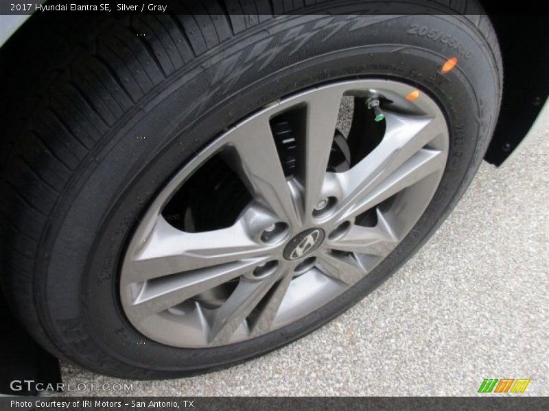 Silver / Gray 2017 Hyundai Elantra SE