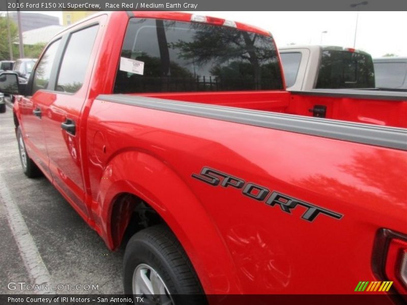 Race Red / Medium Earth Gray 2016 Ford F150 XL SuperCrew