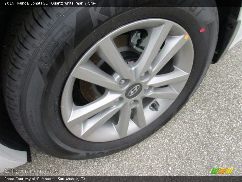 Quartz White Pearl / Gray 2016 Hyundai Sonata SE