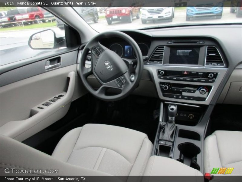 Quartz White Pearl / Gray 2016 Hyundai Sonata SE