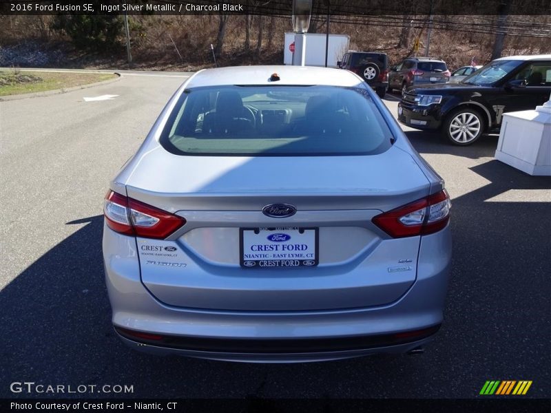 Ingot Silver Metallic / Charcoal Black 2016 Ford Fusion SE