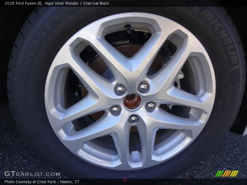 Ingot Silver Metallic / Charcoal Black 2016 Ford Fusion SE