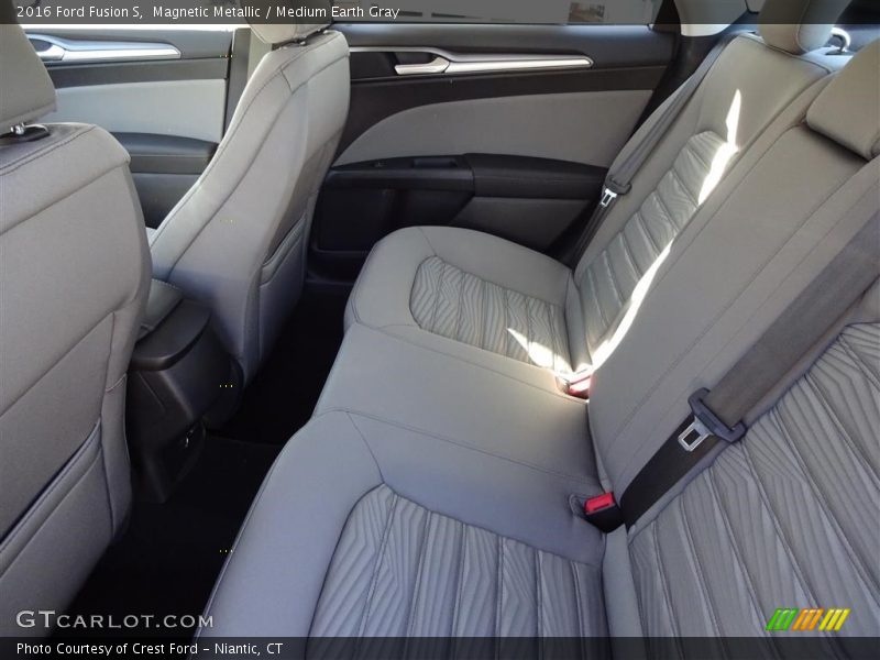Magnetic Metallic / Medium Earth Gray 2016 Ford Fusion S