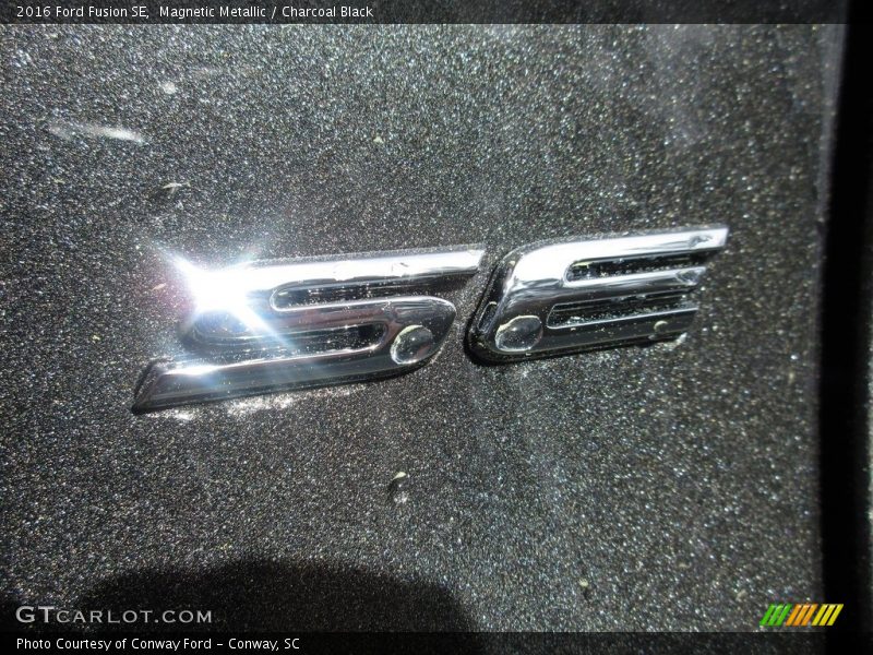 Magnetic Metallic / Charcoal Black 2016 Ford Fusion SE