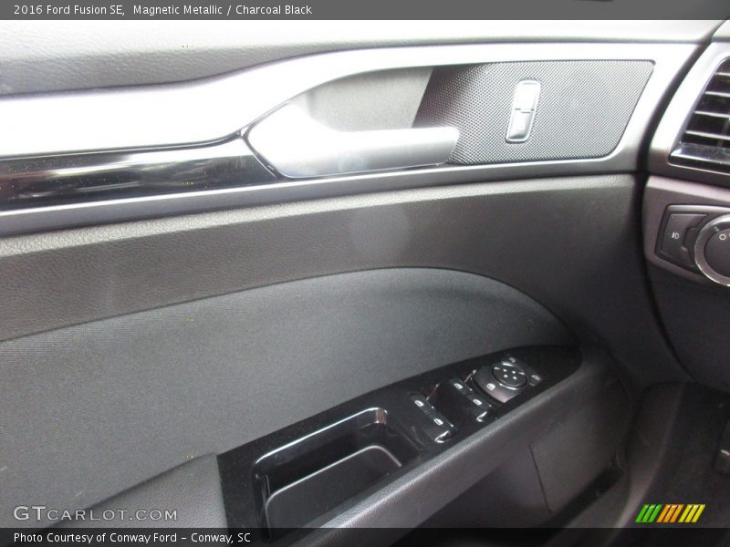 Magnetic Metallic / Charcoal Black 2016 Ford Fusion SE