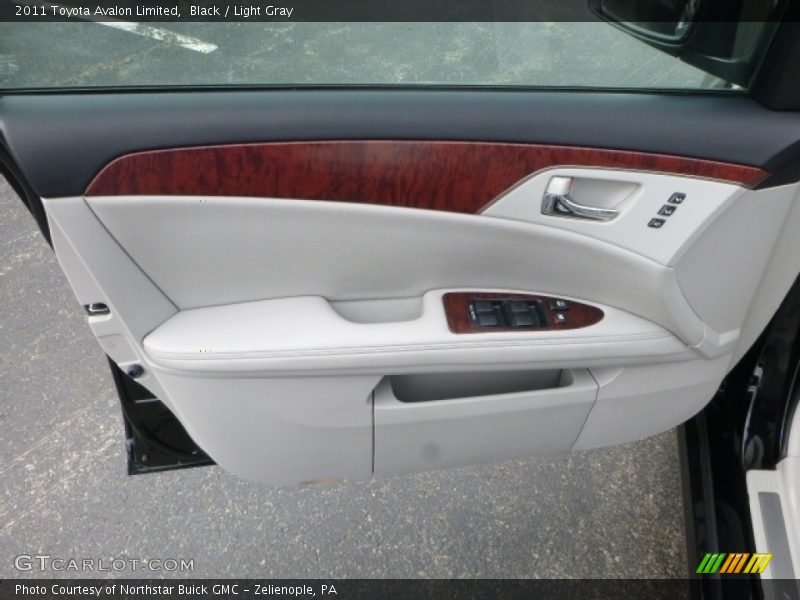 Black / Light Gray 2011 Toyota Avalon Limited