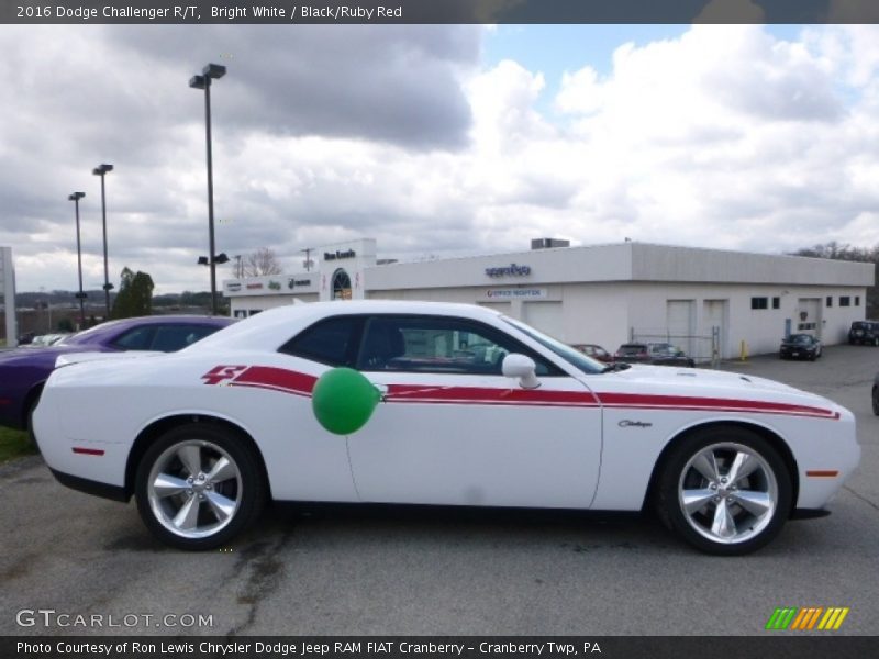 Bright White / Black/Ruby Red 2016 Dodge Challenger R/T