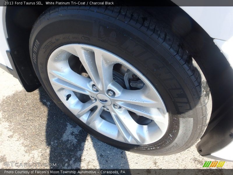 White Platinum Tri-Coat / Charcoal Black 2013 Ford Taurus SEL