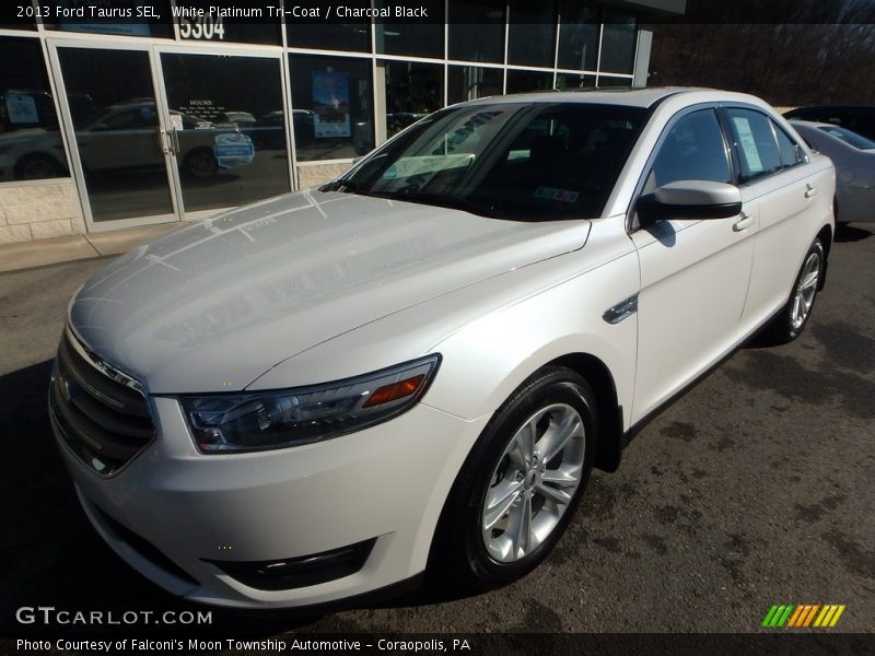 White Platinum Tri-Coat / Charcoal Black 2013 Ford Taurus SEL