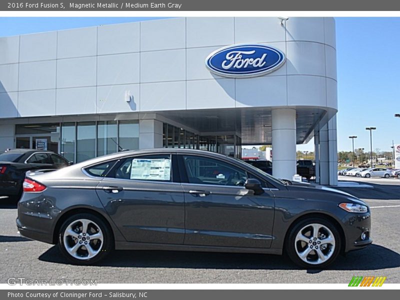 Magnetic Metallic / Medium Earth Gray 2016 Ford Fusion S