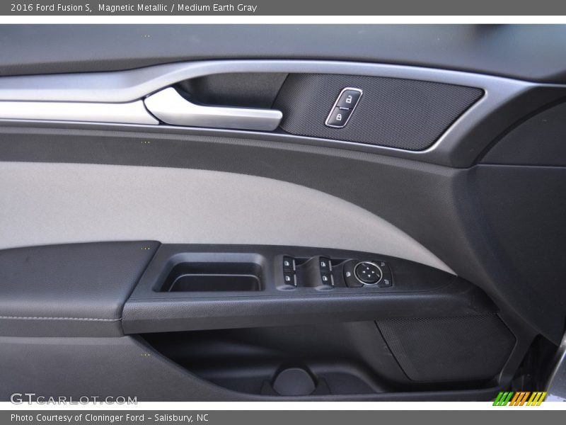 Magnetic Metallic / Medium Earth Gray 2016 Ford Fusion S