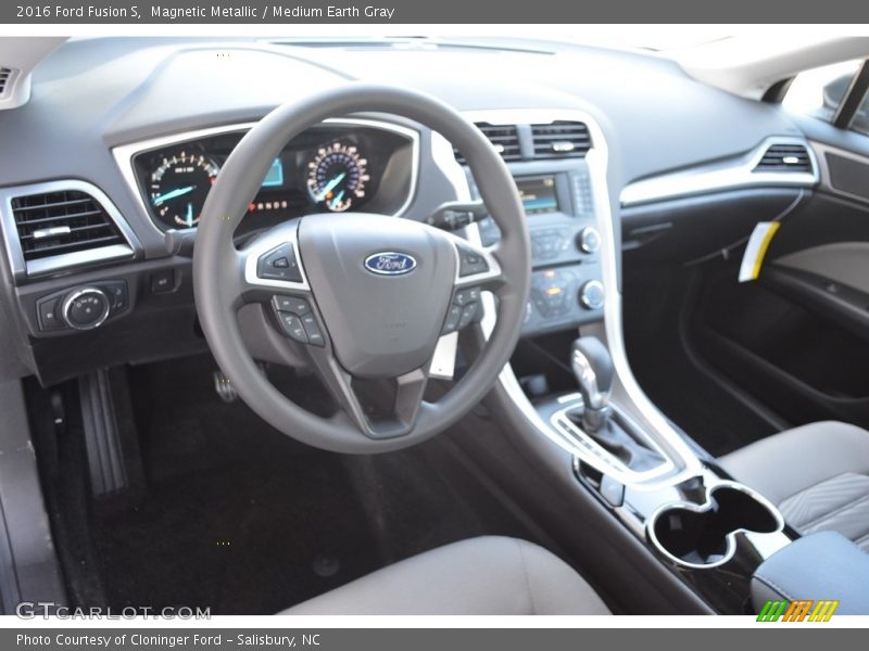 Magnetic Metallic / Medium Earth Gray 2016 Ford Fusion S