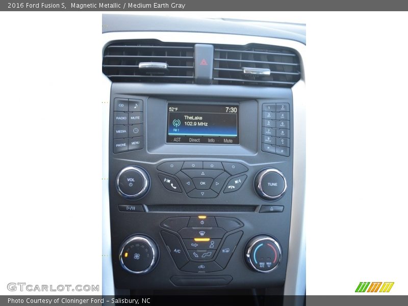 Magnetic Metallic / Medium Earth Gray 2016 Ford Fusion S