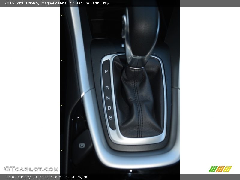 Magnetic Metallic / Medium Earth Gray 2016 Ford Fusion S