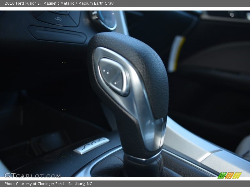 Magnetic Metallic / Medium Earth Gray 2016 Ford Fusion S