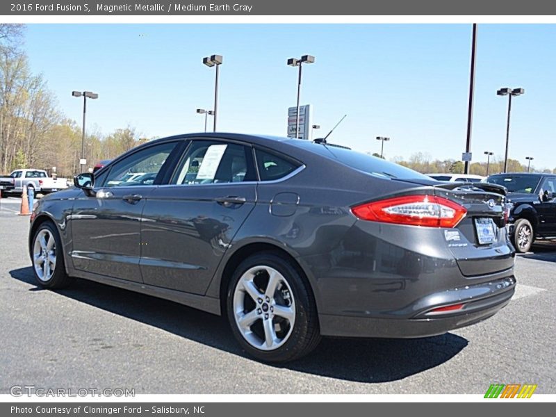 Magnetic Metallic / Medium Earth Gray 2016 Ford Fusion S