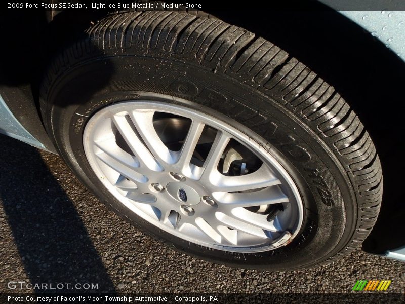 Light Ice Blue Metallic / Medium Stone 2009 Ford Focus SE Sedan