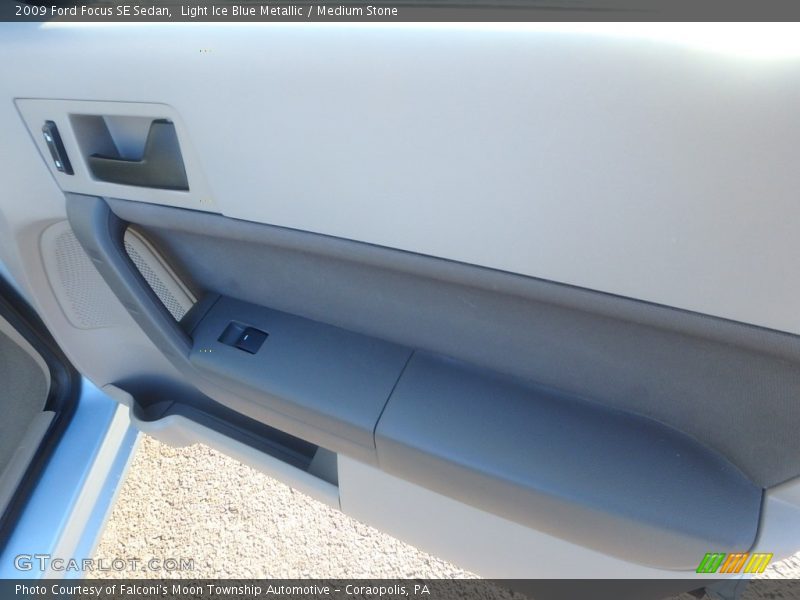 Light Ice Blue Metallic / Medium Stone 2009 Ford Focus SE Sedan