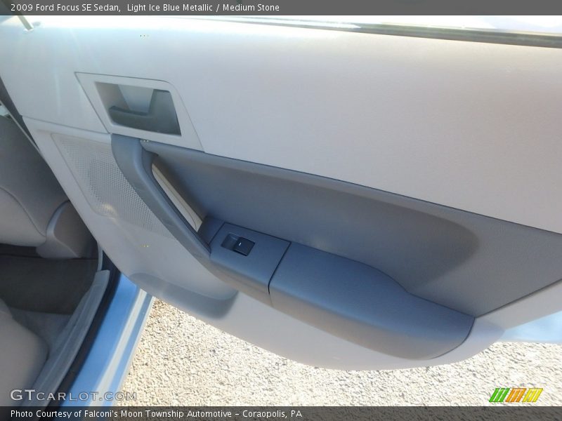 Light Ice Blue Metallic / Medium Stone 2009 Ford Focus SE Sedan