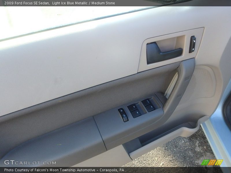 Light Ice Blue Metallic / Medium Stone 2009 Ford Focus SE Sedan