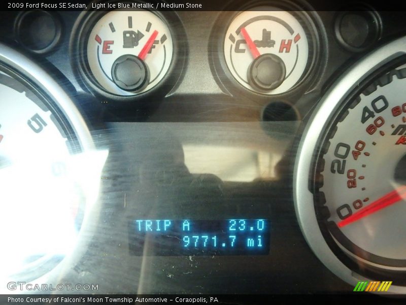 Light Ice Blue Metallic / Medium Stone 2009 Ford Focus SE Sedan