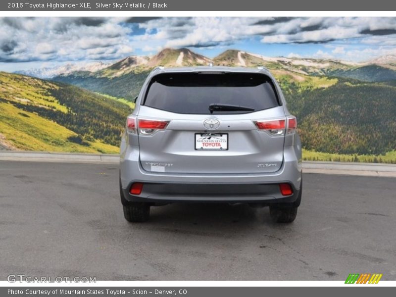 Silver Sky Metallic / Black 2016 Toyota Highlander XLE