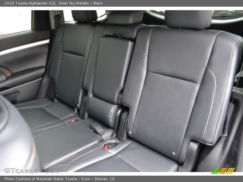 Silver Sky Metallic / Black 2016 Toyota Highlander XLE