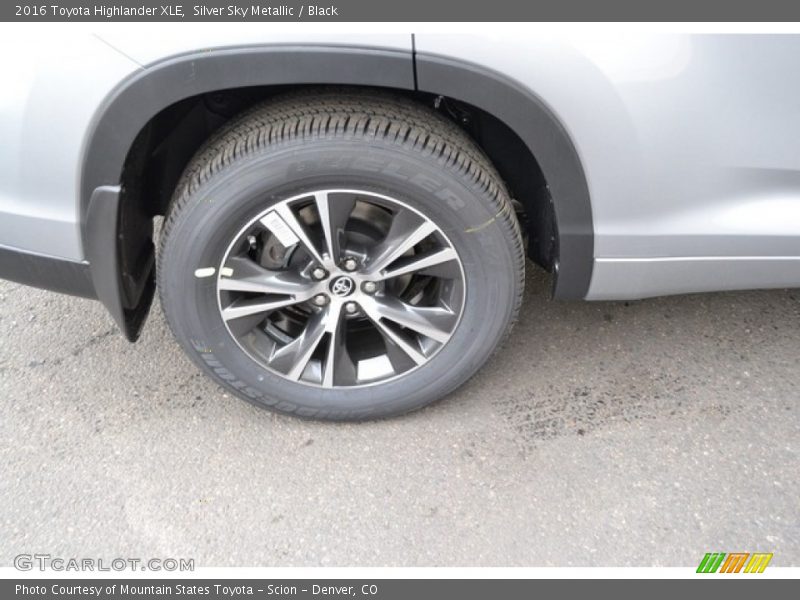 Silver Sky Metallic / Black 2016 Toyota Highlander XLE