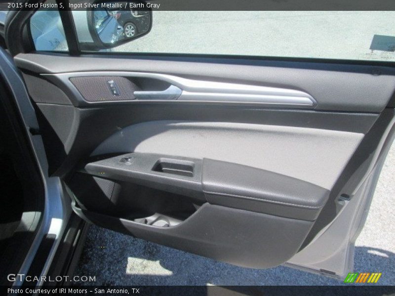 Ingot Silver Metallic / Earth Gray 2015 Ford Fusion S