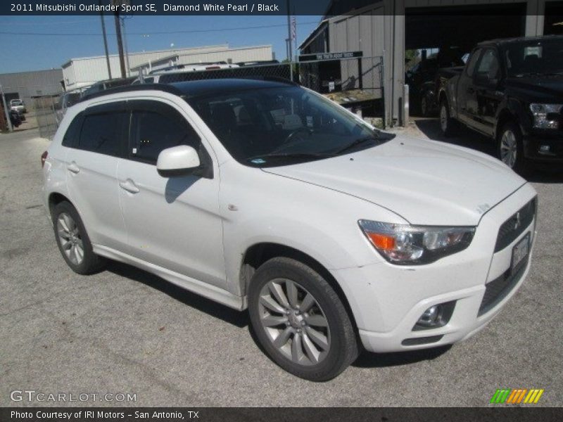 Diamond White Pearl / Black 2011 Mitsubishi Outlander Sport SE