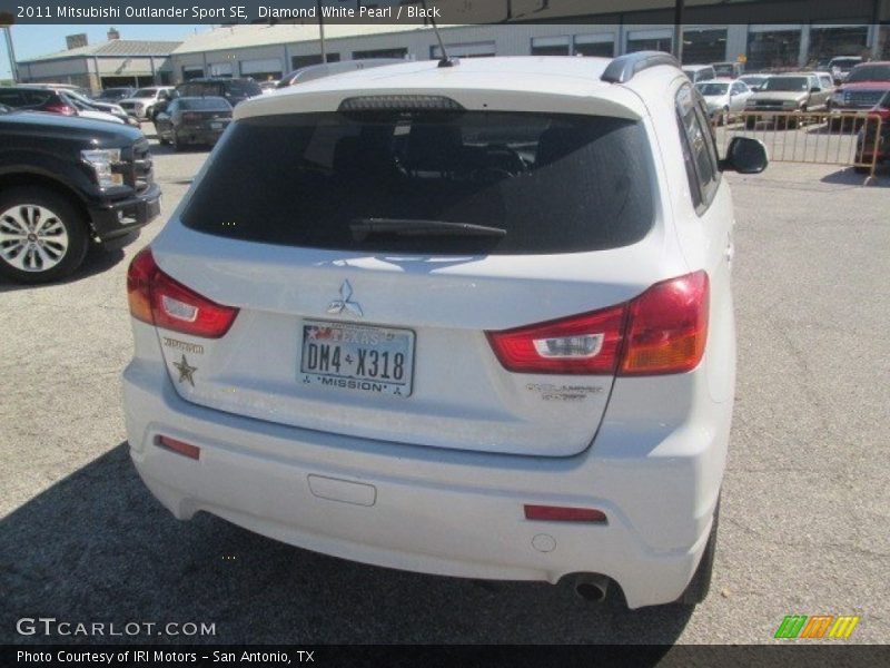 Diamond White Pearl / Black 2011 Mitsubishi Outlander Sport SE