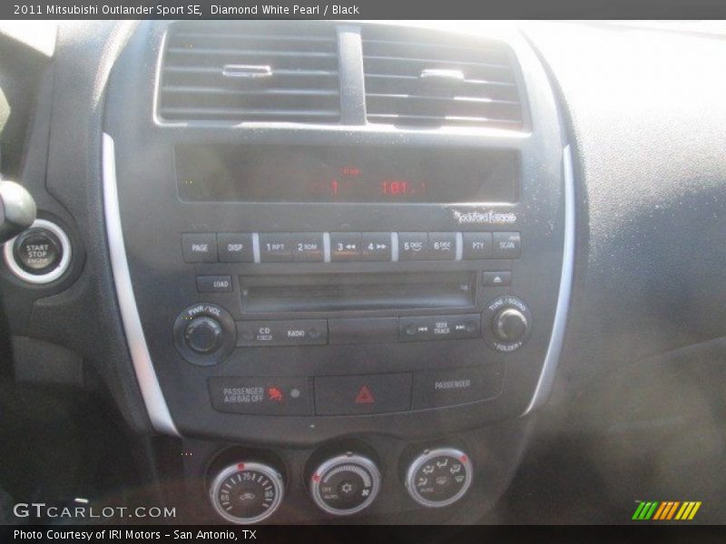 Diamond White Pearl / Black 2011 Mitsubishi Outlander Sport SE