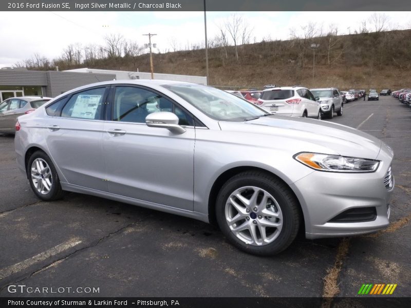 Ingot Silver Metallic / Charcoal Black 2016 Ford Fusion SE