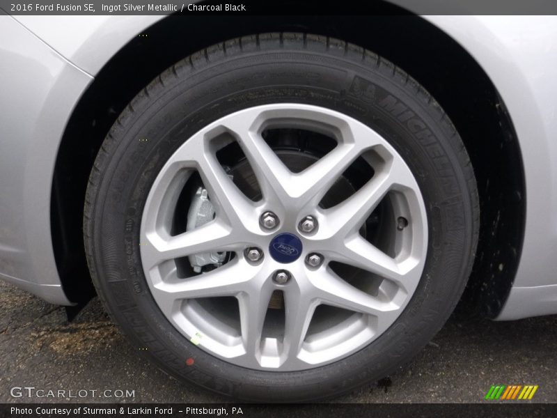 Ingot Silver Metallic / Charcoal Black 2016 Ford Fusion SE
