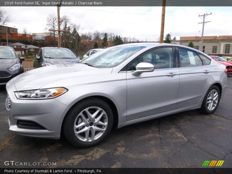 Ingot Silver Metallic / Charcoal Black 2016 Ford Fusion SE