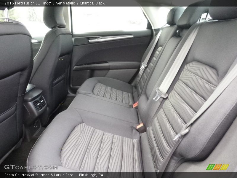 Ingot Silver Metallic / Charcoal Black 2016 Ford Fusion SE