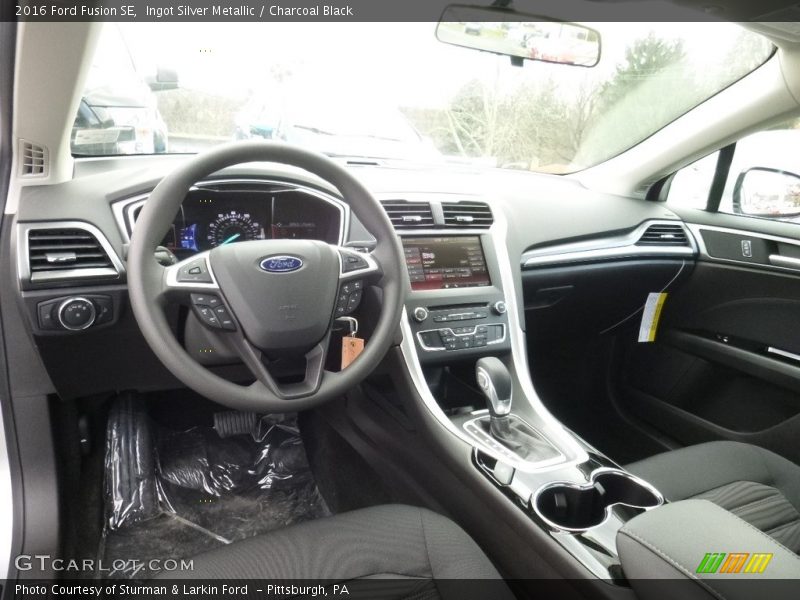 Ingot Silver Metallic / Charcoal Black 2016 Ford Fusion SE