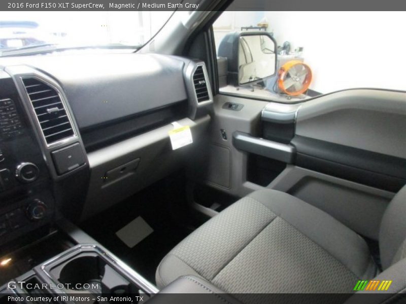 Magnetic / Medium Earth Gray 2016 Ford F150 XLT SuperCrew