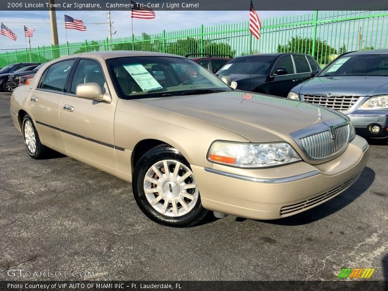 Cashmere Tri-Coat / Light Camel 2006 Lincoln Town Car Signature