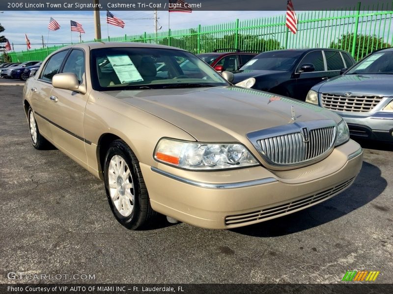 Cashmere Tri-Coat / Light Camel 2006 Lincoln Town Car Signature